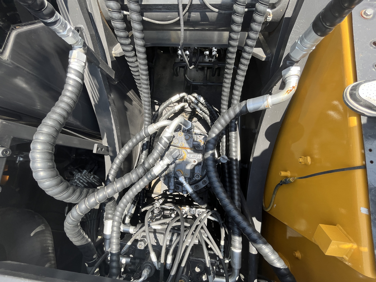 Nový Pásové rýpadlo Volvo EC300DL: obrázek 6 Nový Pásové rýpadlo Volvo EC300DL: obrázek 6