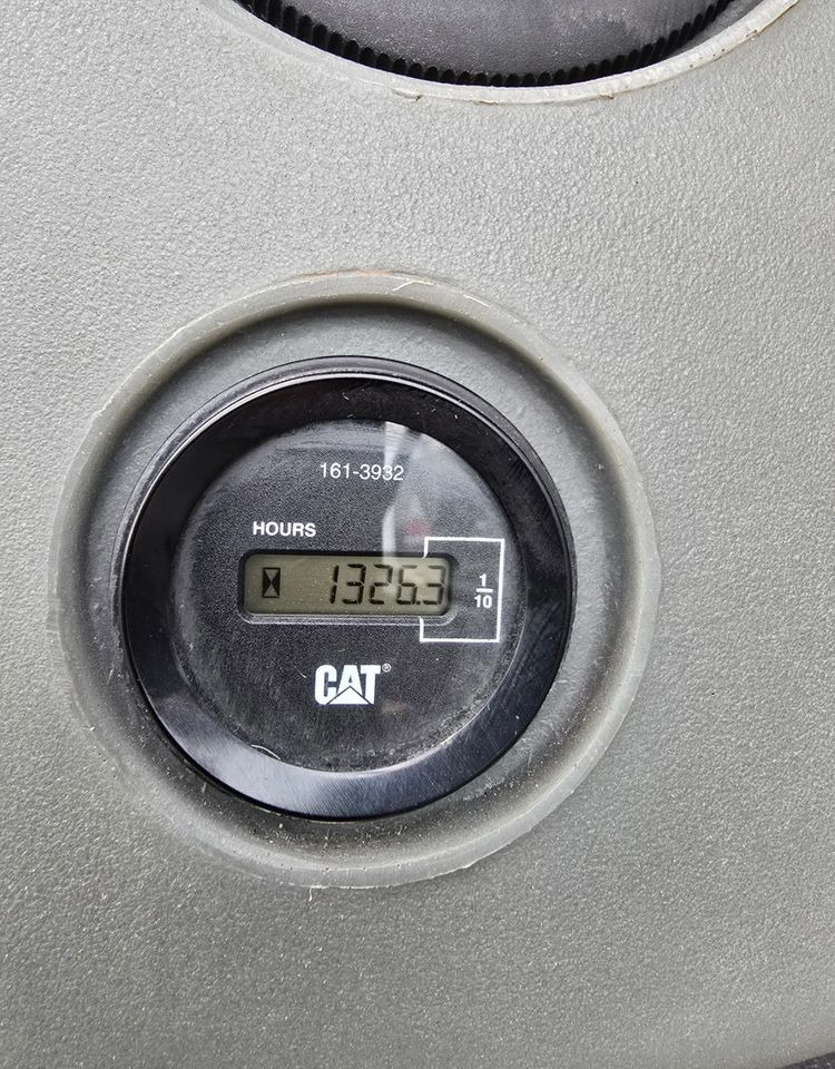 Caterpillar - Rýpadlo-nakladač: obrázek 3 Caterpillar - Rýpadlo-nakladač: obrázek 3