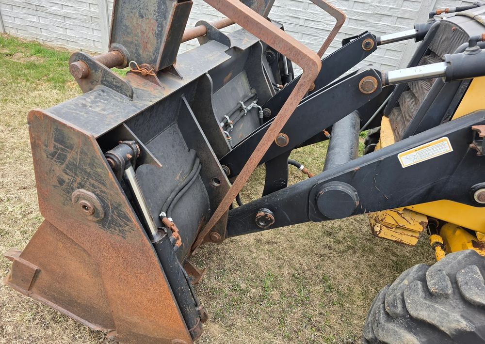 Caterpillar - Rýpadlo-nakladač: obrázek 5 Caterpillar - Rýpadlo-nakladač: obrázek 5