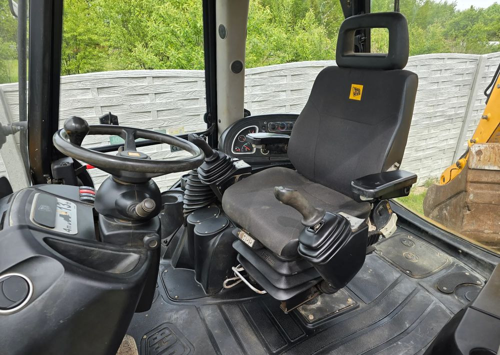 JCB - Rýpadlo-nakladač: obrázek 3 JCB - Rýpadlo-nakladač: obrázek 3