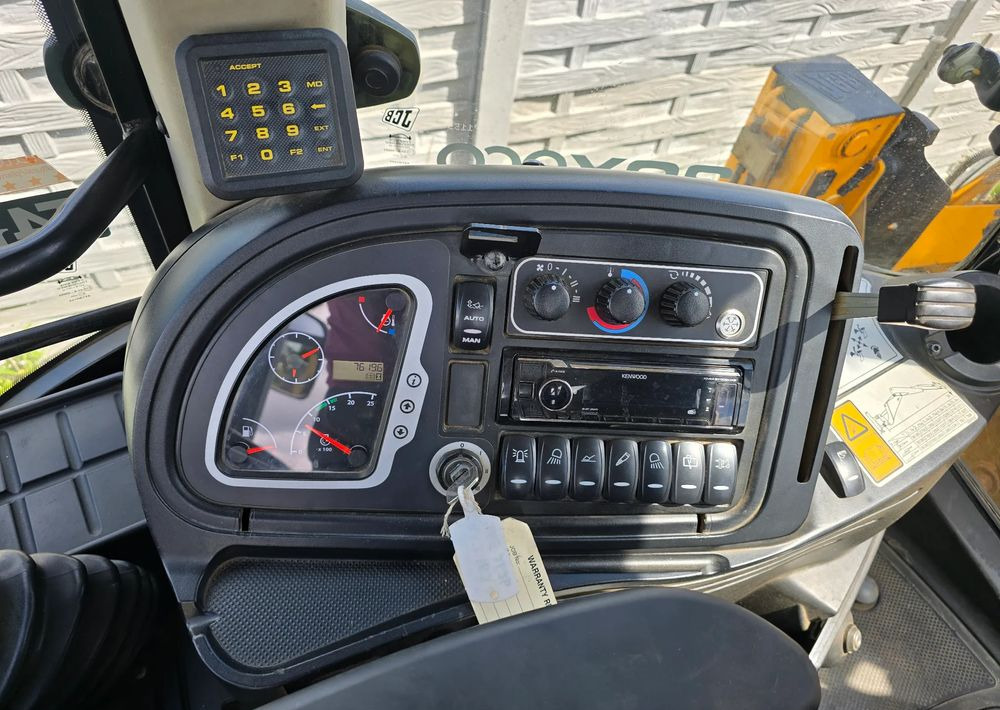 JCB - Rýpadlo-nakladač: obrázek 4 JCB - Rýpadlo-nakladač: obrázek 4