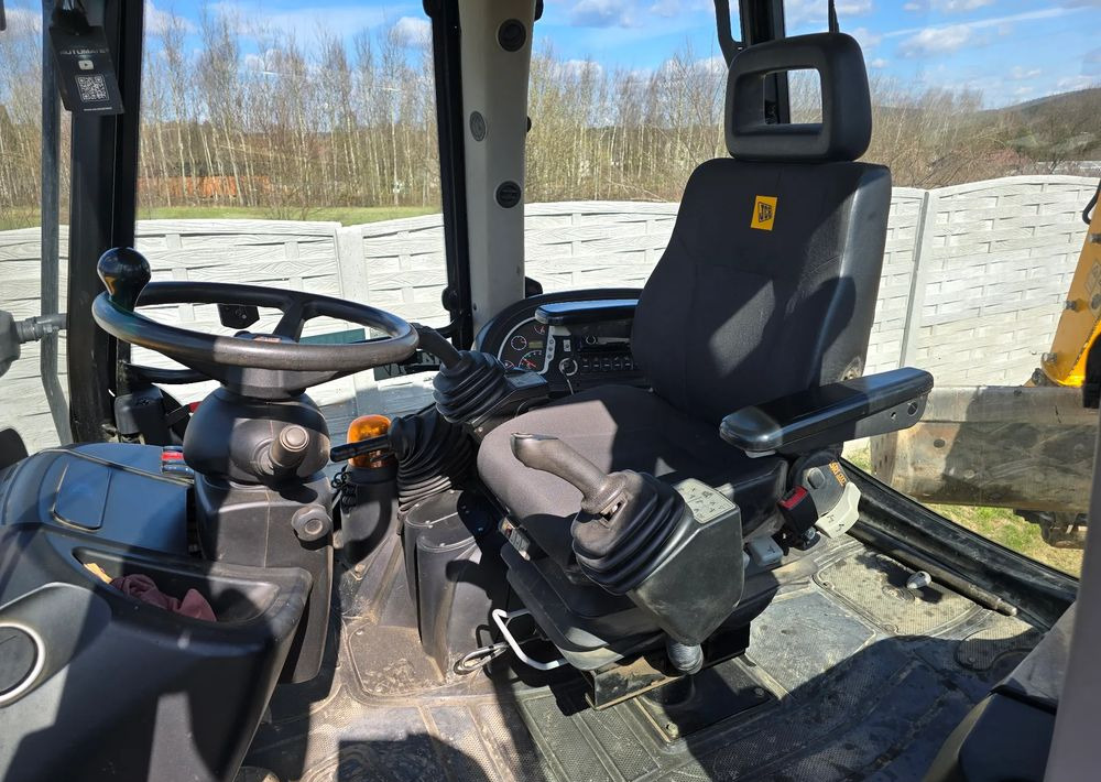 JCB - Rýpadlo-nakladač: obrázek 3 JCB - Rýpadlo-nakladač: obrázek 3
