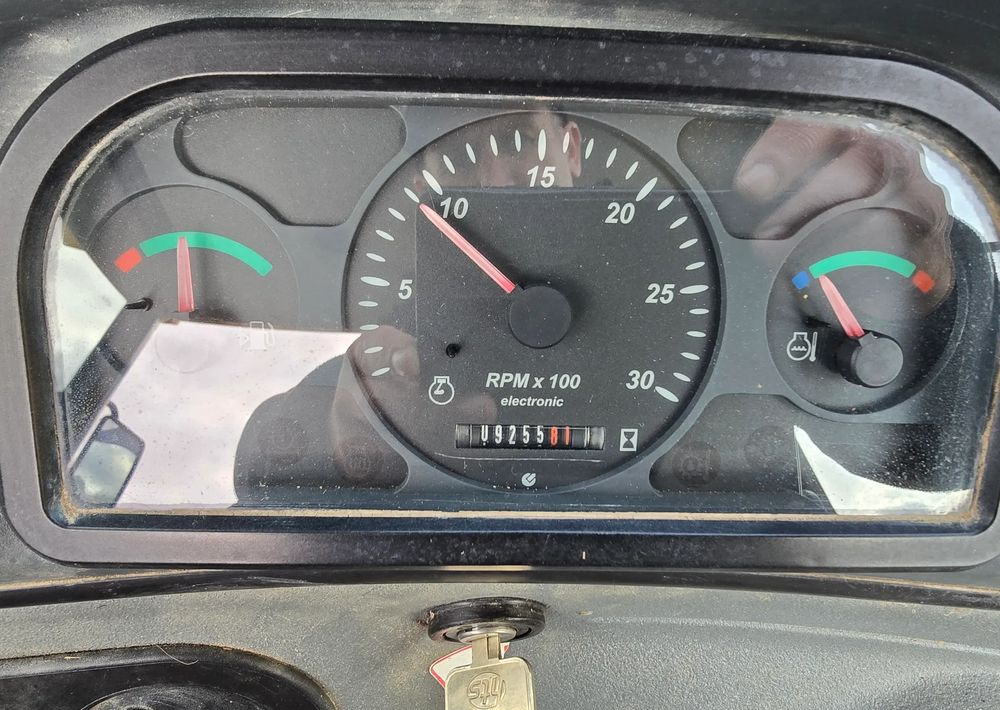 New Holland - Rýpadlo-nakladač: obrázek 4 New Holland - Rýpadlo-nakladač: obrázek 4