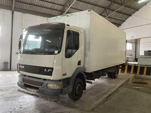 DAF AE 45 LF 3 12 - Chladírenský nákladní automobil: obrázek 2 DAF AE 45 LF 3 12 - Chladírenský nákladní automobil: obrázek 2