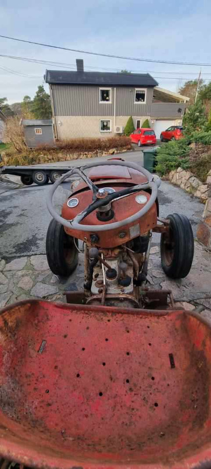 1958 Massey Ferguson MF 35 traktor (rep.-objekt) - Traktor: obrázek 2 1958 Massey Ferguson MF 35 traktor (rep.-objekt) - Traktor: obrázek 2
