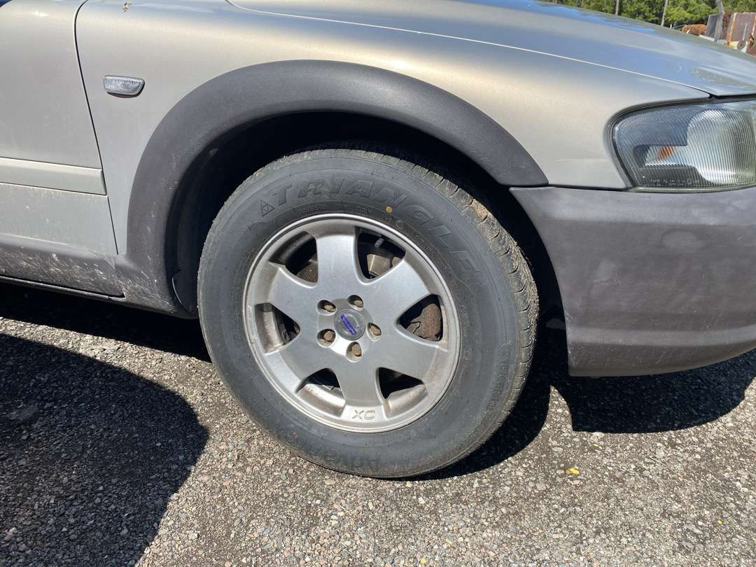 2001 Volvo XC70 EU-GODKJENT (rep.-objekt) - Osobní auto: obrázek 4 2001 Volvo XC70 EU-GODKJENT (rep.-objekt) - Osobní auto: obrázek 4