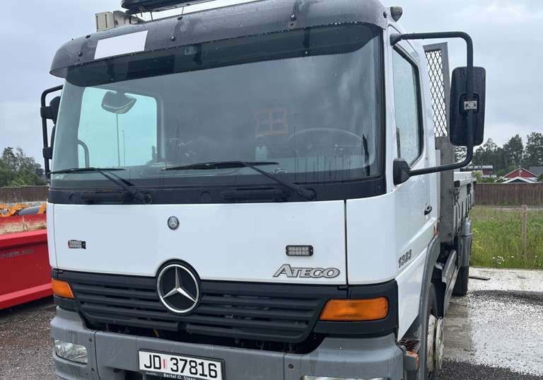 2004 Mercedes-Benz Tipp - EU-godkjent - Sklápěč: obrázek 1 2004 Mercedes-Benz Tipp - EU-godkjent - Sklápěč: obrázek 1
