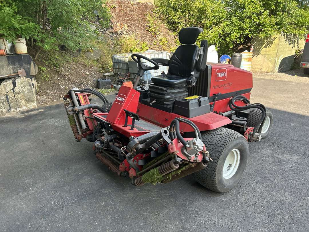 2006 sittegressklipper til golfbane - Sekačka na trávu: obrázek 1 2006 sittegressklipper til golfbane - Sekačka na trávu: obrázek 1