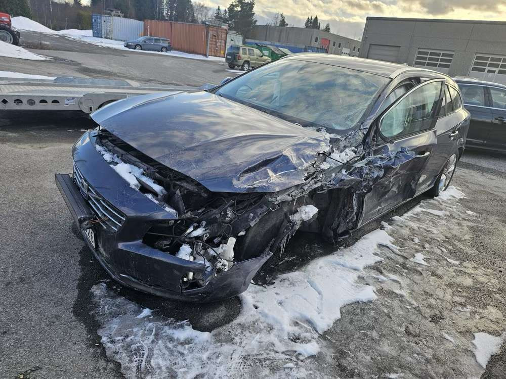 2013 Volvo V60 (rep.-objekt) - Osobní auto: obrázek 1 2013 Volvo V60 (rep.-objekt) - Osobní auto: obrázek 1