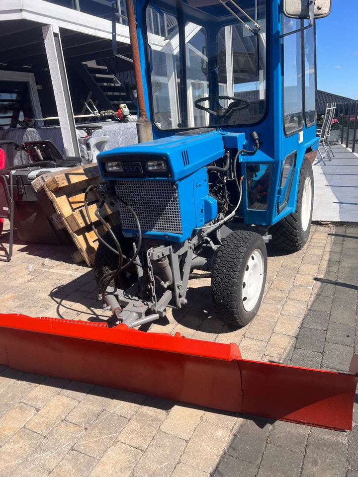 Iseki TX1500 brøyteskjær og feiekost - Traktor: obrázek 1 Iseki TX1500 brøyteskjær og feiekost - Traktor: obrázek 1