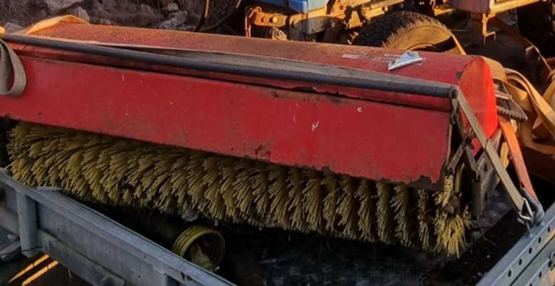 Traktor Iseki TX1500 brøyteskjær og feiekost: obrázek 13
