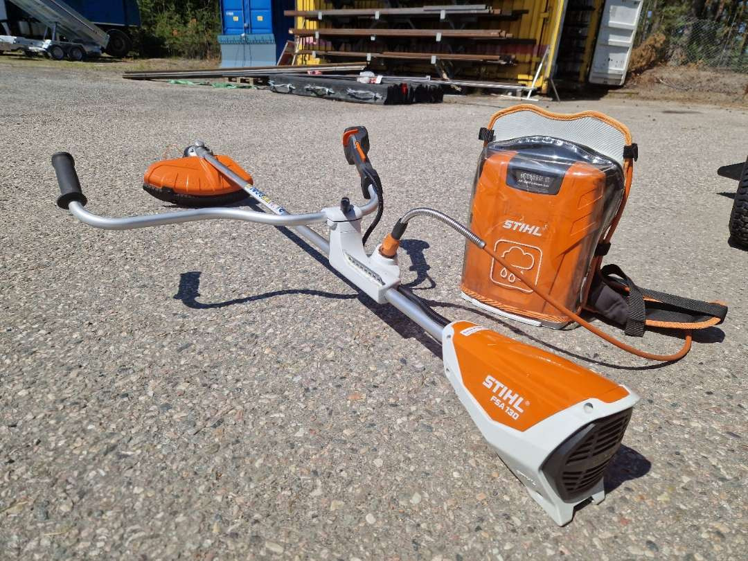 STIHL FSA 130 med AR 3000 ryggsekkbatteri – kraftig og stillegående profftrimmer - Přepravník motocyklů: obrázek 1 STIHL FSA 130 med AR 3000 ryggsekkbatteri – kraftig og stillegående profftrimmer - Přepravník motocyklů: obrázek 1