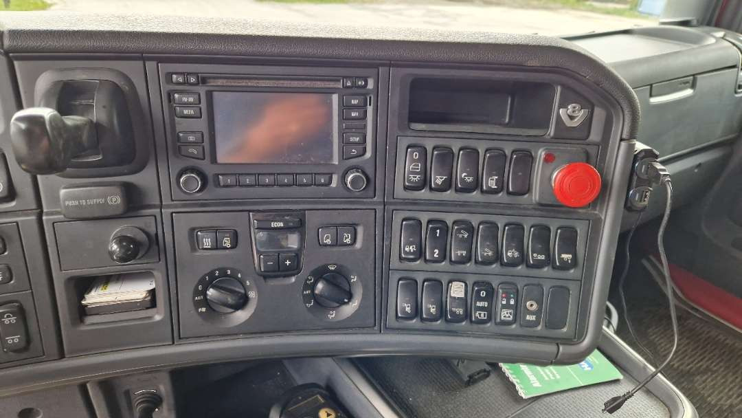 Hákový nosič kontejnerů Scania R580 Brøytebil med sideplog og hydraulisk saltsystem: obrázek 13
