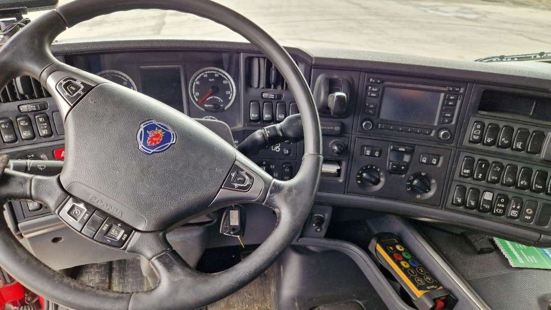 Hákový nosič kontejnerů Scania R580 Brøytebil med sideplog og hydraulisk saltsystem: obrázek 14