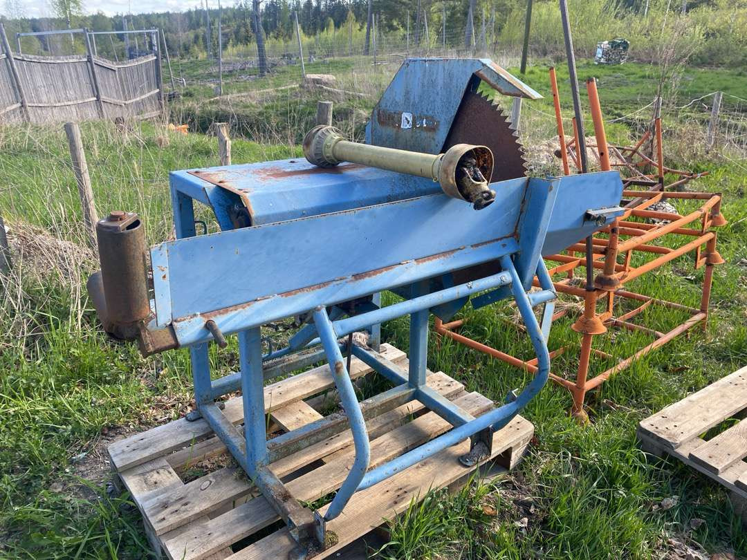 Vedsag til traktor - Vybavení garáže/ Dílny: obrázek 1 Vedsag til traktor - Vybavení garáže/ Dílny: obrázek 1