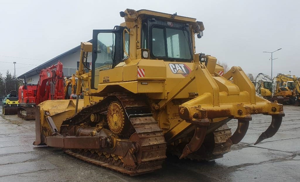 CAT D 6 T XL - Buldozer: obrázek 2 CAT D 6 T XL - Buldozer: obrázek 2