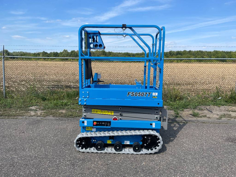Fronteq FS0507T Tracked Scissor Lift - Nůžková plošina: obrázek 1 Fronteq FS0507T Tracked Scissor Lift - Nůžková plošina: obrázek 1