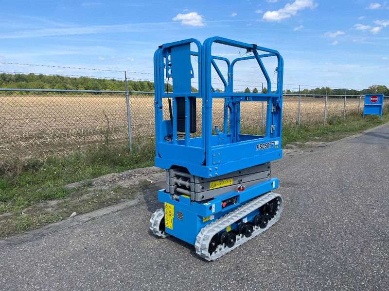 Fronteq FS0507T Tracked Scissor Lift - Nůžková plošina: obrázek 2 Fronteq FS0507T Tracked Scissor Lift - Nůžková plošina: obrázek 2