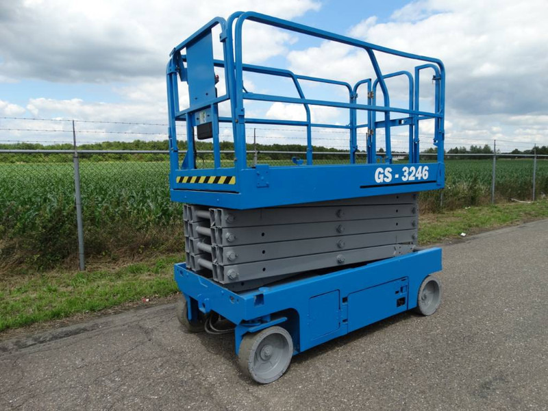 Genie GS 3246 - Nůžková plošina: obrázek 2 Genie GS 3246 - Nůžková plošina: obrázek 2