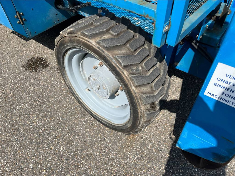 Nůžková plošina Genie GS 4390 RT | 2008: obrázek 13