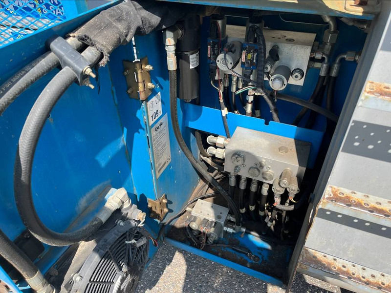 Nůžková plošina Genie GS 4390 RT | 2008: obrázek 9