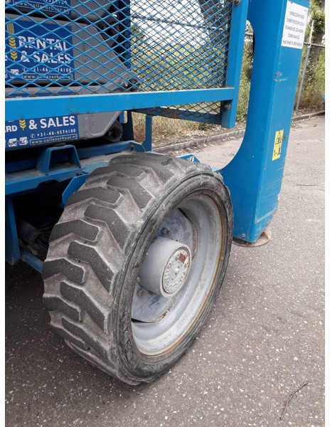 Genie GS 4390 RT - Nůžková plošina: obrázek 4 Genie GS 4390 RT - Nůžková plošina: obrázek 4
