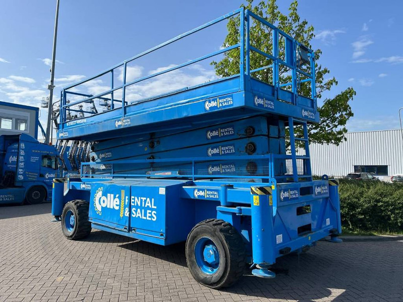 Holland lift M 250 DL 27 - Nůžková plošina: obrázek 3 Holland lift M 250 DL 27 - Nůžková plošina: obrázek 3