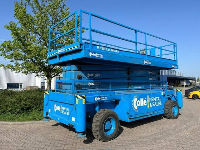 Holland lift M 250 DL 27 - Nůžková plošina: obrázek 2 Holland lift M 250 DL 27 - Nůžková plošina: obrázek 2