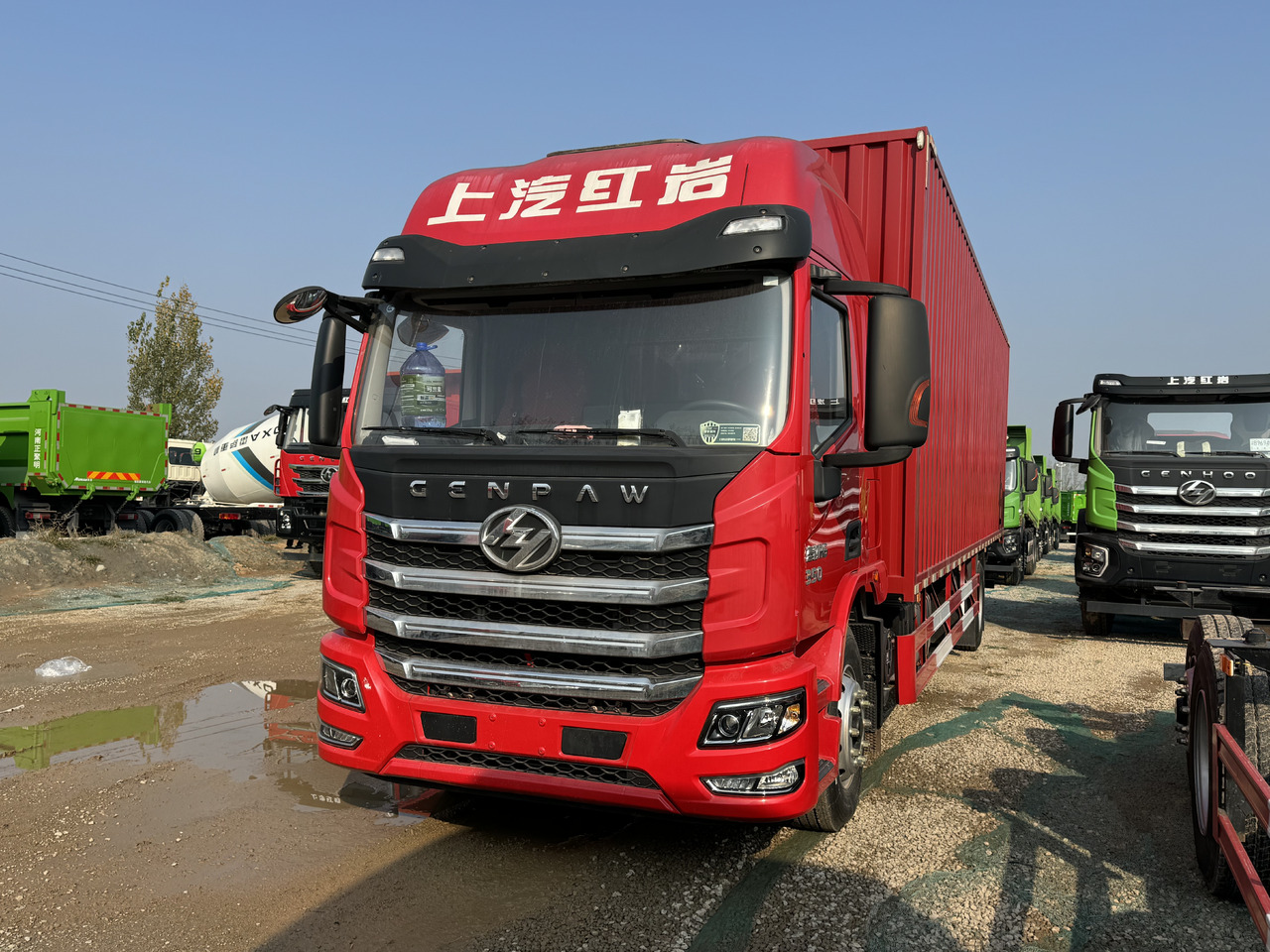 HONGYAN HEAVY TRUCK - Skříňový nákladní auto: obrázek 2 HONGYAN HEAVY TRUCK - Skříňový nákladní auto: obrázek 2