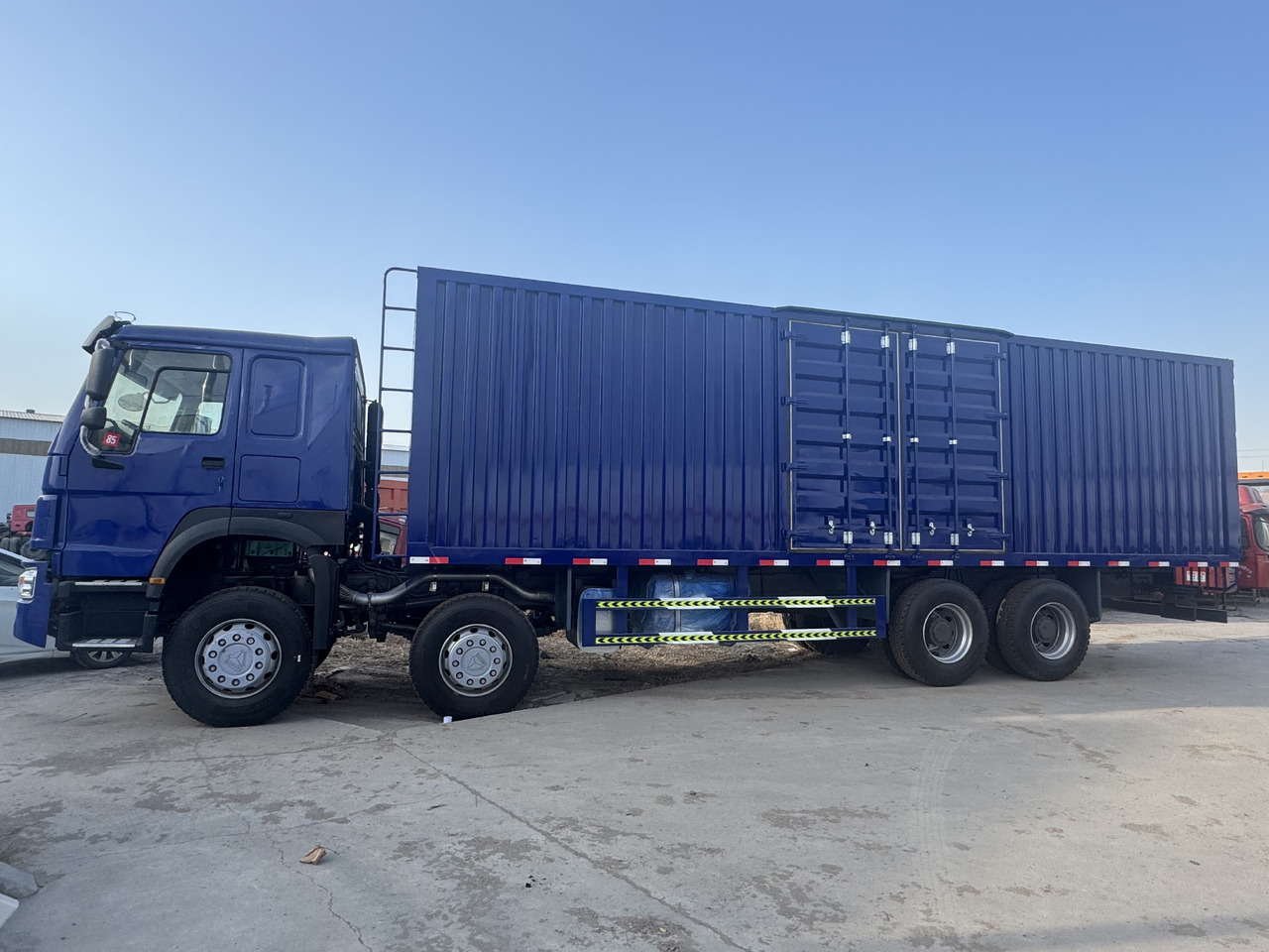 HOWO - Skříňový nákladní auto: obrázek 2 HOWO - Skříňový nákladní auto: obrázek 2