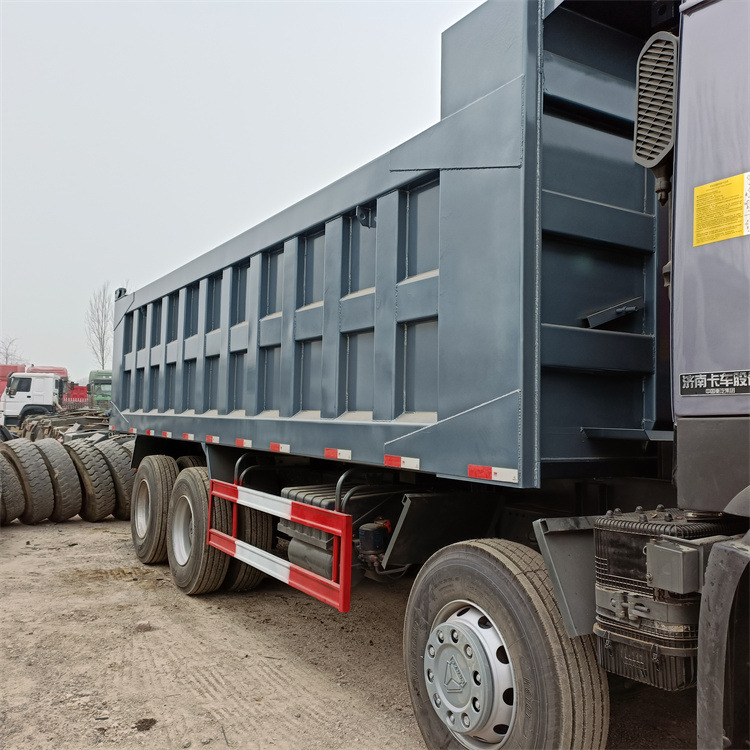 SINOTRUCK HOWO - Sklápěč: obrázek 3 SINOTRUCK HOWO - Sklápěč: obrázek 3