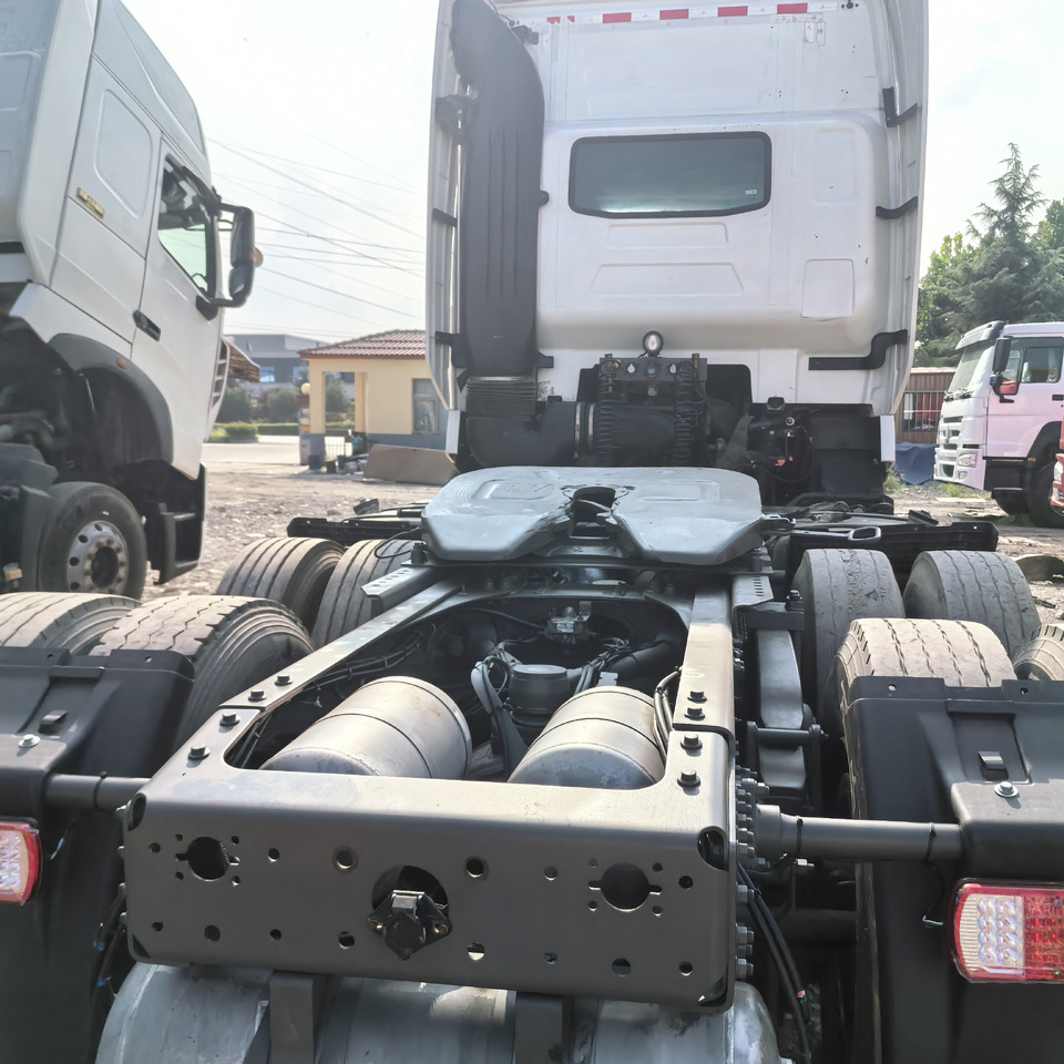 SINOTRUCK HOWO - Tahač: obrázek 4 SINOTRUCK HOWO - Tahač: obrázek 4