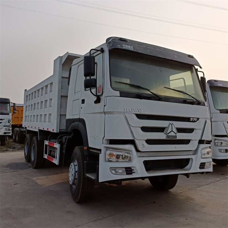 Sinotruck - Sklápěč: obrázek 1 Sinotruck - Sklápěč: obrázek 1