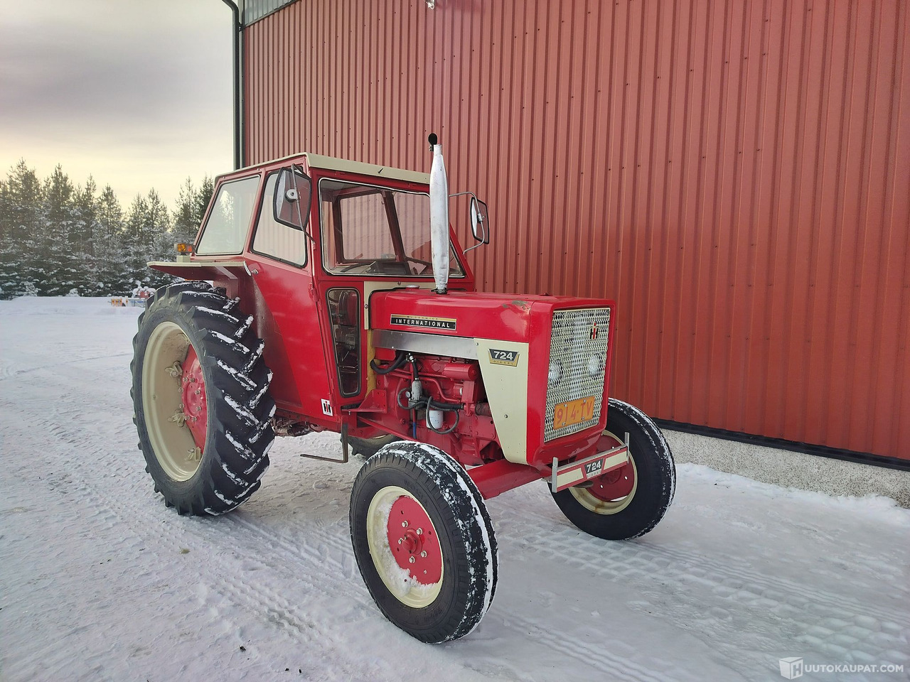 International 724, Oulu - Traktor: obrázek 3 International 724, Oulu - Traktor: obrázek 3