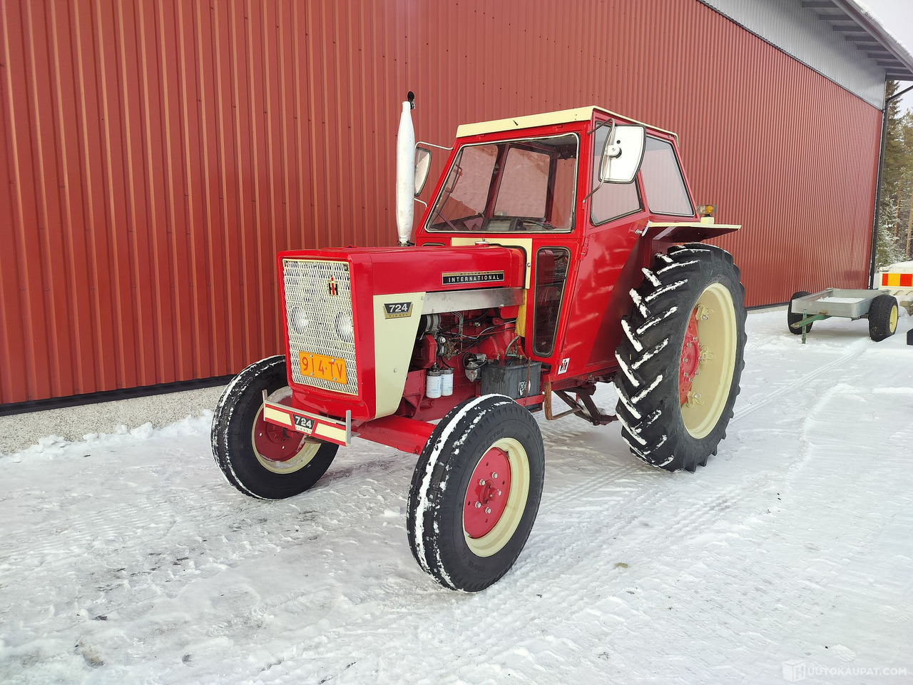 International 724, Oulu - Traktor: obrázek 1 International 724, Oulu - Traktor: obrázek 1