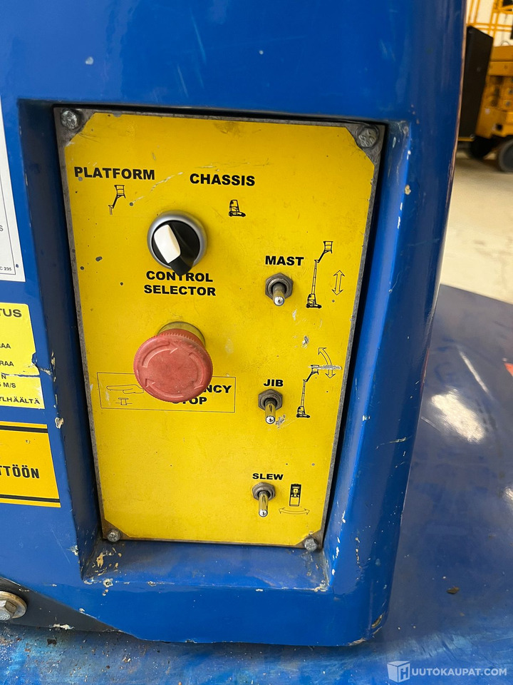 UpRight MB 26, 2002 Kuukulkija, Vantaa - Vertikální sloupový výtah: obrázek 5 UpRight MB 26, 2002 Kuukulkija, Vantaa - Vertikální sloupový výtah: obrázek 5