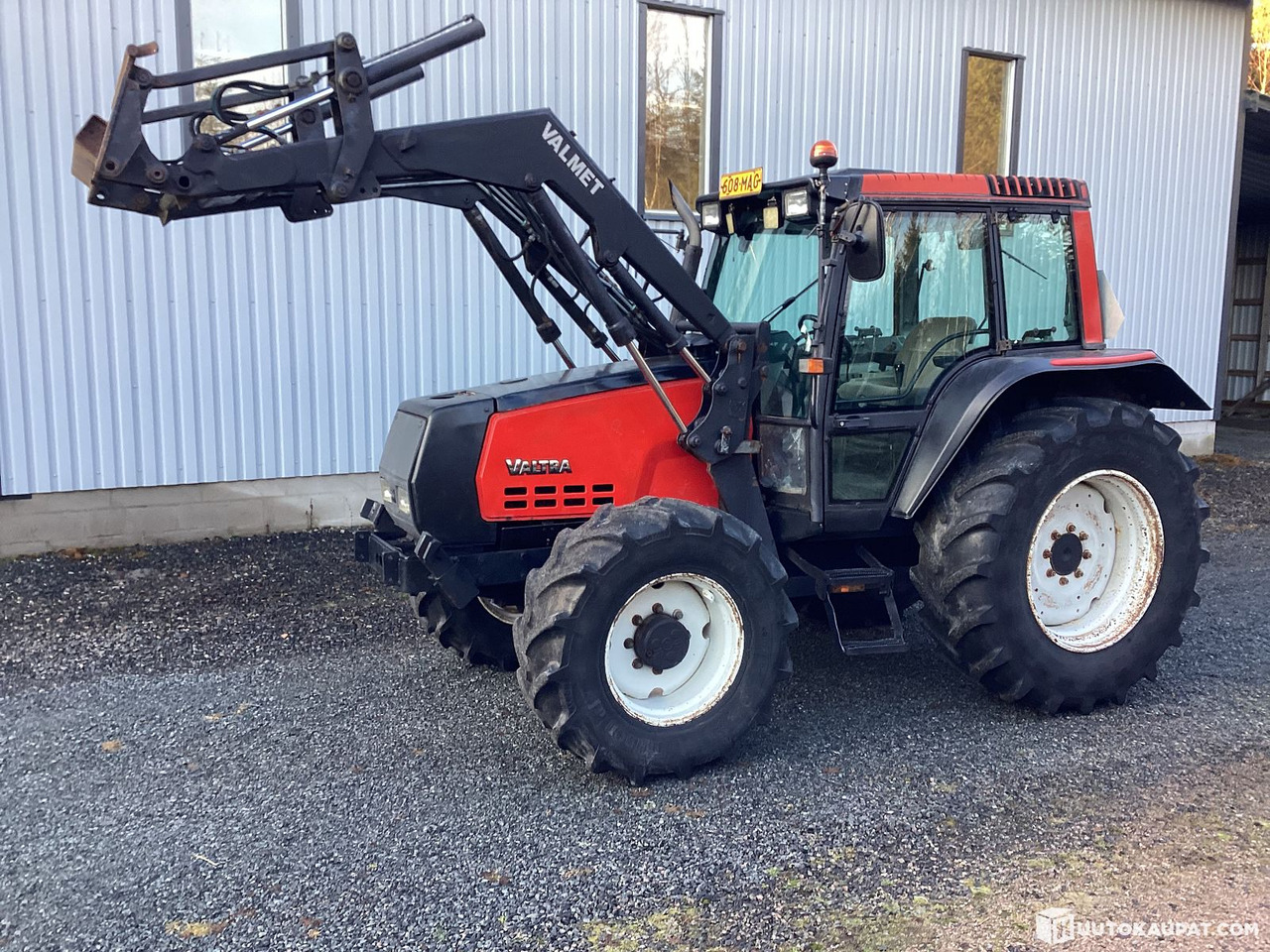 Valtra 6400 DPS with loader, 1999, Kankaanpää - Traktor: obrázek 1 Valtra 6400 DPS with loader, 1999, Kankaanpää - Traktor: obrázek 1