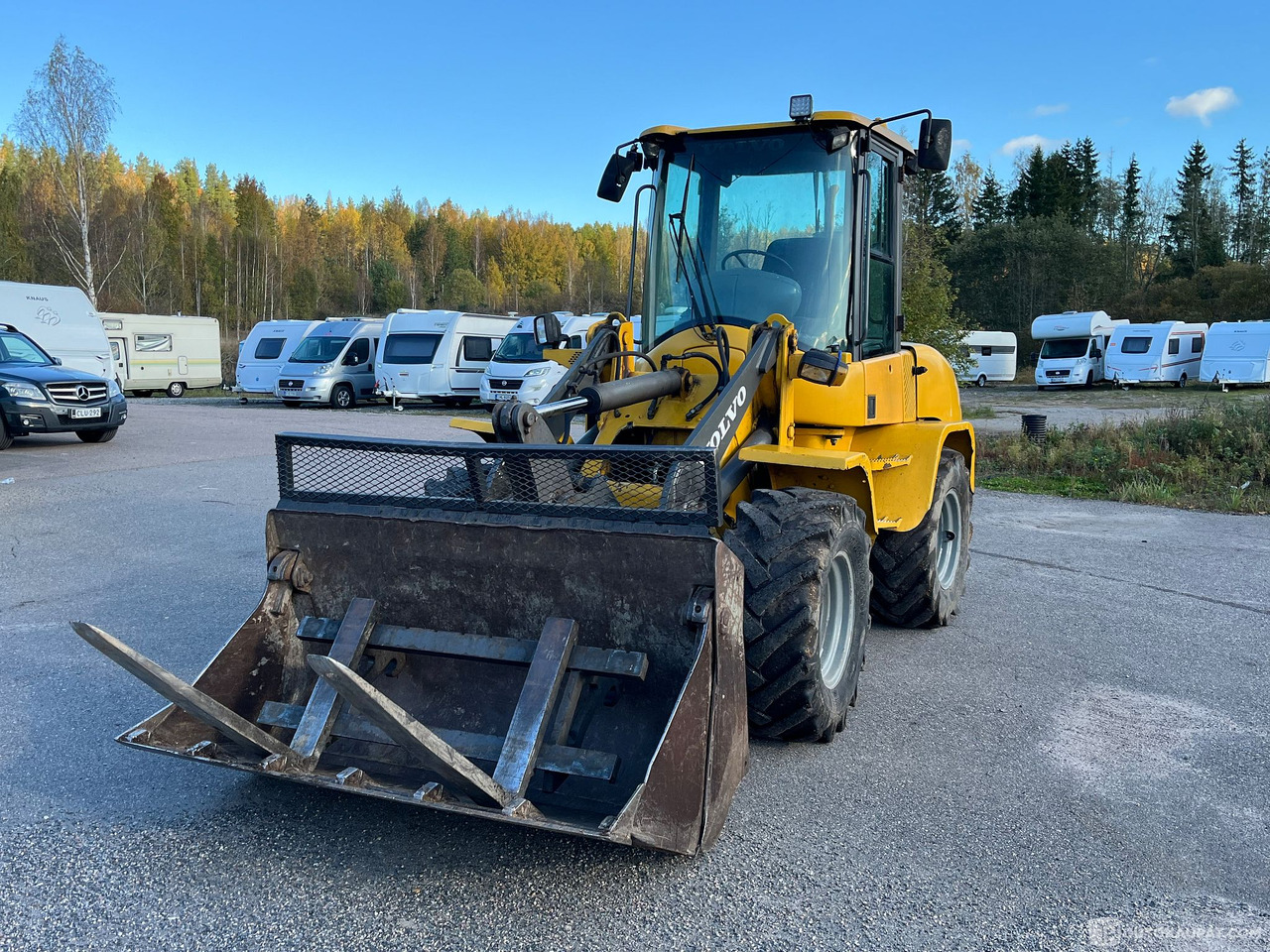 Volvo L35B Pro, pyöräkuormaaja avattavalla kauhalla ja piikeillä, 2005, Vihti - Kolový nakladač: obrázek 4 Volvo L35B Pro, pyöräkuormaaja avattavalla kauhalla ja piikeillä, 2005, Vihti - Kolový nakladač: obrázek 4