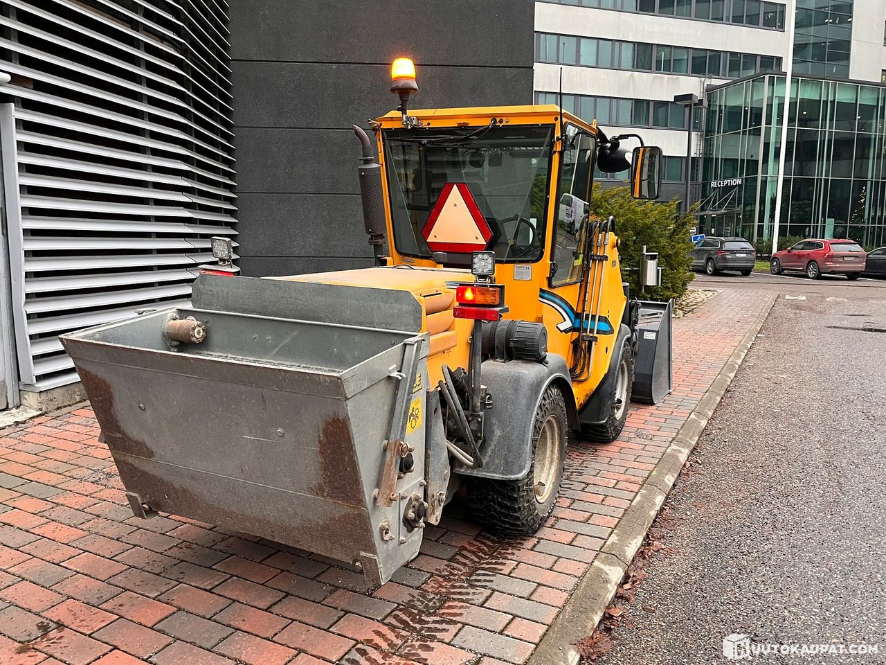 Wille 355B property maintenance machine with good attachments, 2006, Vantaa - Kloubový nakladač: obrázek 4 Wille 355B property maintenance machine with good attachments, 2006, Vantaa - Kloubový nakladač: obrázek 4