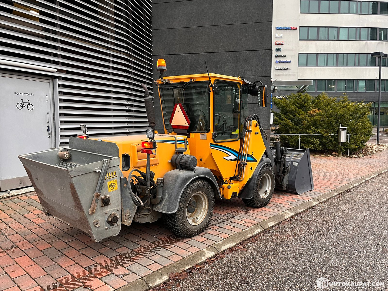 Wille 355B property maintenance machine with good attachments, 2006, Vantaa - Kloubový nakladač: obrázek 3 Wille 355B property maintenance machine with good attachments, 2006, Vantaa - Kloubový nakladač: obrázek 3