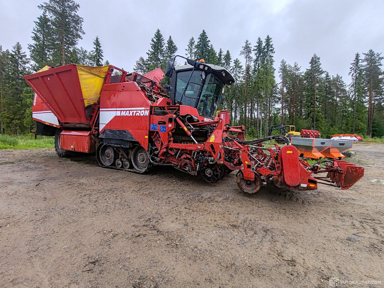 Grimme Maxtron 620 juurikkaannostokone, 2008, 6150H, Kristiinankaupunki - Zemědělská technika: obrázek 1 Grimme Maxtron 620 juurikkaannostokone, 2008, 6150H, Kristiinankaupunki - Zemědělská technika: obrázek 1