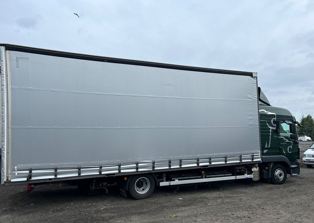 MAN TGL 12.250 GLOB UNIKAT z Niemiec BDF firanka / AUTOMAT HAK / EURO 6 / BDF 7.40 wysoki / MICHELIN 80% - Plachtový nákladní auto: obrázek 5 MAN TGL 12.250 GLOB UNIKAT z Niemiec BDF firanka / AUTOMAT HAK / EURO 6 / BDF 7.40 wysoki / MICHELIN 80% - Plachtový nákladní auto: obrázek 5