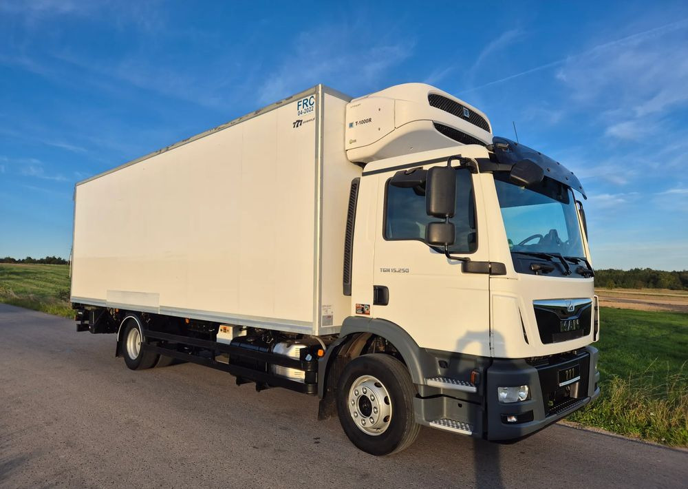MAN TGM 15.250 7.5m winda AUTOMAT KLIMA z Niemiec EURO 6 / CHŁODNIA T-1000R THERMOKING - Chladírenský nákladní automobil: obrázek 2 MAN TGM 15.250 7.5m winda AUTOMAT KLIMA z Niemiec EURO 6 / CHŁODNIA T-1000R THERMOKING - Chladírenský nákladní automobil: obrázek 2