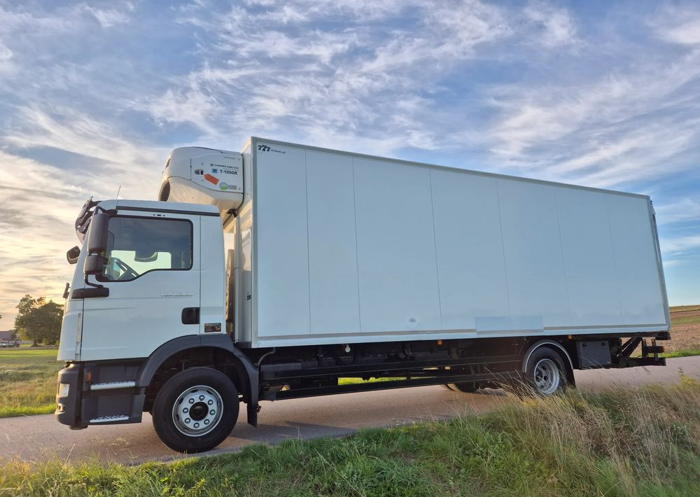 MAN TGM 15.250 7.5m winda AUTOMAT KLIMA z Niemiec EURO 6 / CHŁODNIA T-1000R THERMOKING - Chladírenský nákladní automobil: obrázek 4 MAN TGM 15.250 7.5m winda AUTOMAT KLIMA z Niemiec EURO 6 / CHŁODNIA T-1000R THERMOKING - Chladírenský nákladní automobil: obrázek 4