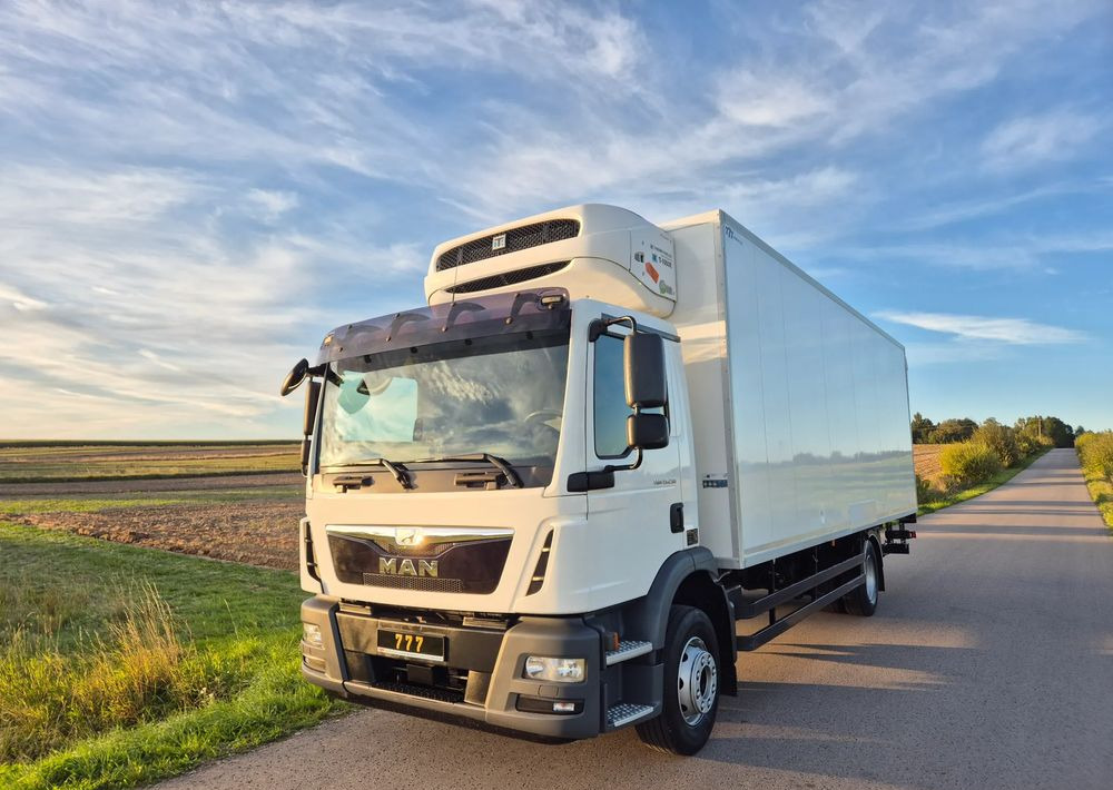 MAN TGM 15.250 7.5m winda AUTOMAT KLIMA z Niemiec EURO 6 / CHŁODNIA T-1000R THERMOKING - Chladírenský nákladní automobil: obrázek 1 MAN TGM 15.250 7.5m winda AUTOMAT KLIMA z Niemiec EURO 6 / CHŁODNIA T-1000R THERMOKING - Chladírenský nákladní automobil: obrázek 1
