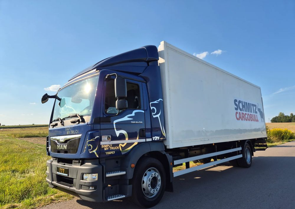 MAN TGM 18.250 Carrier 1950 D/E z Holandii / TOP STAN / 7.5m / 18 palet / winda + drzwi boczne / OKAZJA - Chladírenský nákladní automobil: obrázek 5 MAN TGM 18.250 Carrier 1950 D/E z Holandii / TOP STAN / 7.5m / 18 palet / winda + drzwi boczne / OKAZJA - Chladírenský nákladní automobil: obrázek 5