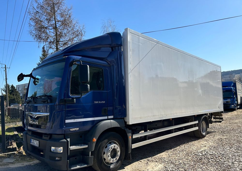 MAN TGM 18.290 18.250 Carrier 1950 D/E z Holandii / TOP STAN / 7.5m / 18 palet / winda + drzwi boczne / OKAZJA leasing MAN TGM 18.290 18.250 Carrier 1950 D/E z Holandii / TOP STAN / 7.5m / 18 palet / winda + drzwi boczne / OKAZJA: obrázek 10