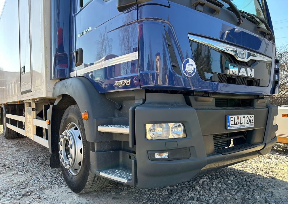MAN TGM 18.290 18.250 Carrier 1950 D/E z Holandii / TOP STAN / 7.5m / 18 palet / winda + drzwi boczne / OKAZJA leasing MAN TGM 18.290 18.250 Carrier 1950 D/E z Holandii / TOP STAN / 7.5m / 18 palet / winda + drzwi boczne / OKAZJA: obrázek 6