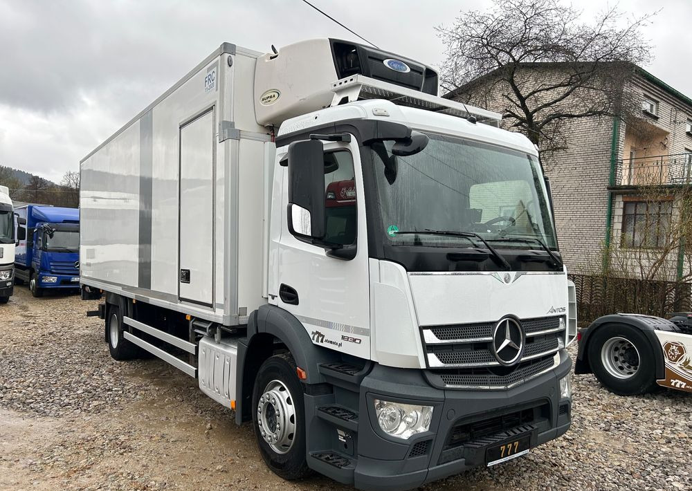 Mercedes-Benz Antos 1824 CARRIER SUPRA 1150 DRZWI + winda i drzwi boczne / 7.7m / z Holandii / KLIMA LEKKI / Axor man Tgm T1000-R THERMO King - Chladírenský nákladní automobil: obrázek 1 Mercedes-Benz Antos 1824 CARRIER SUPRA 1150 DRZWI + winda i drzwi boczne / 7.7m / z Holandii / KLIMA LEKKI / Axor man Tgm T1000-R THERMO King - Chladírenský nákladní automobil: obrázek 1