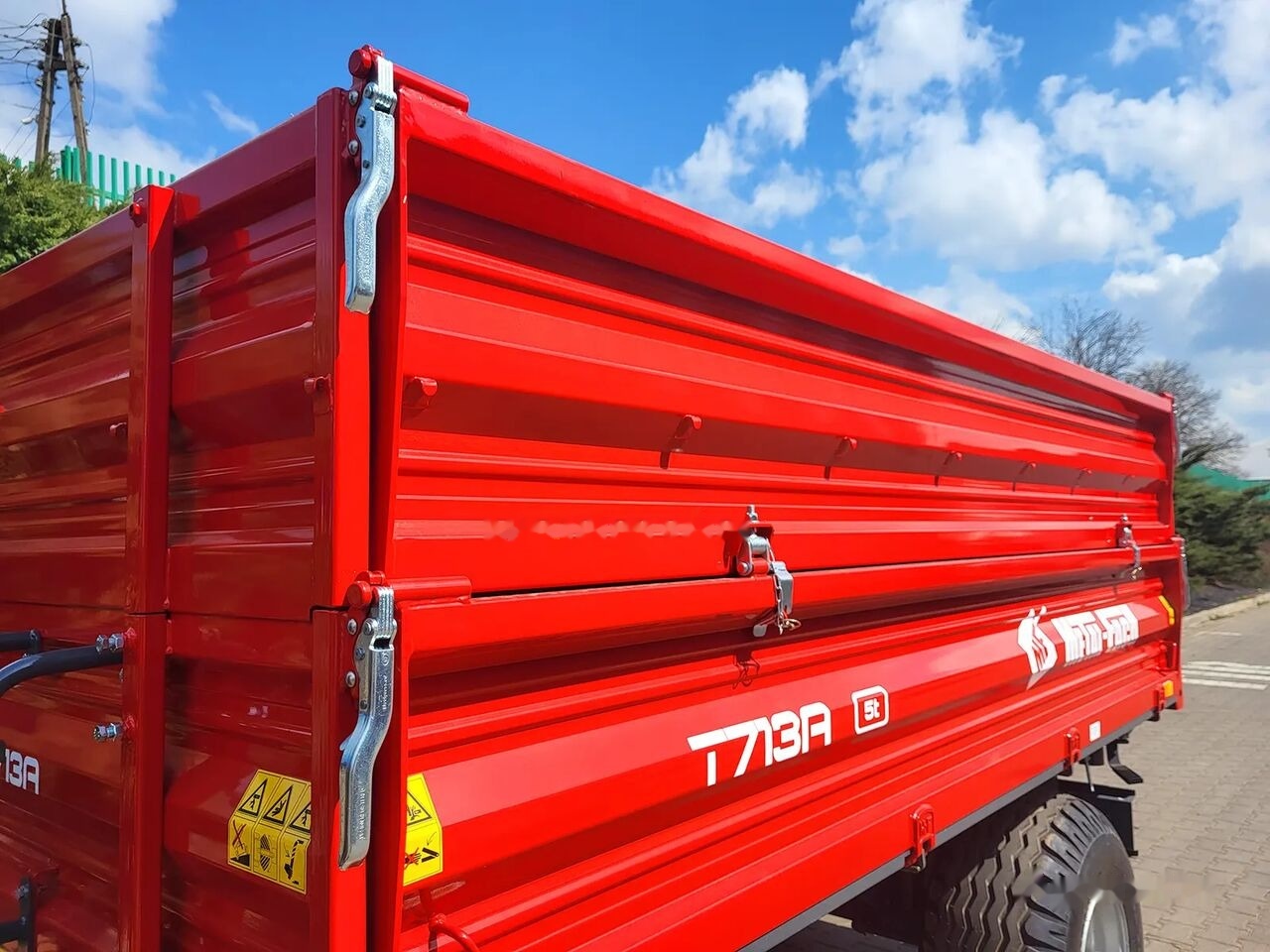 Metal-Fach T703A/3 – 5t - Zemědělský sklápěcí přívěs: obrázek 2 Metal-Fach T703A/3 – 5t - Zemědělský sklápěcí přívěs: obrázek 2